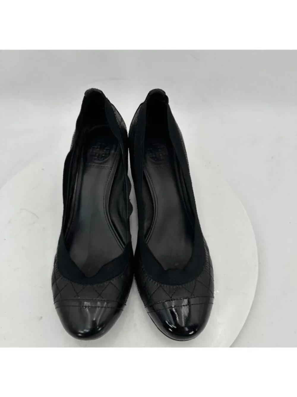 Tory Burch Carrie Women Size 7.5 Black Leather Quilted Pumps Gold Logo Shoes